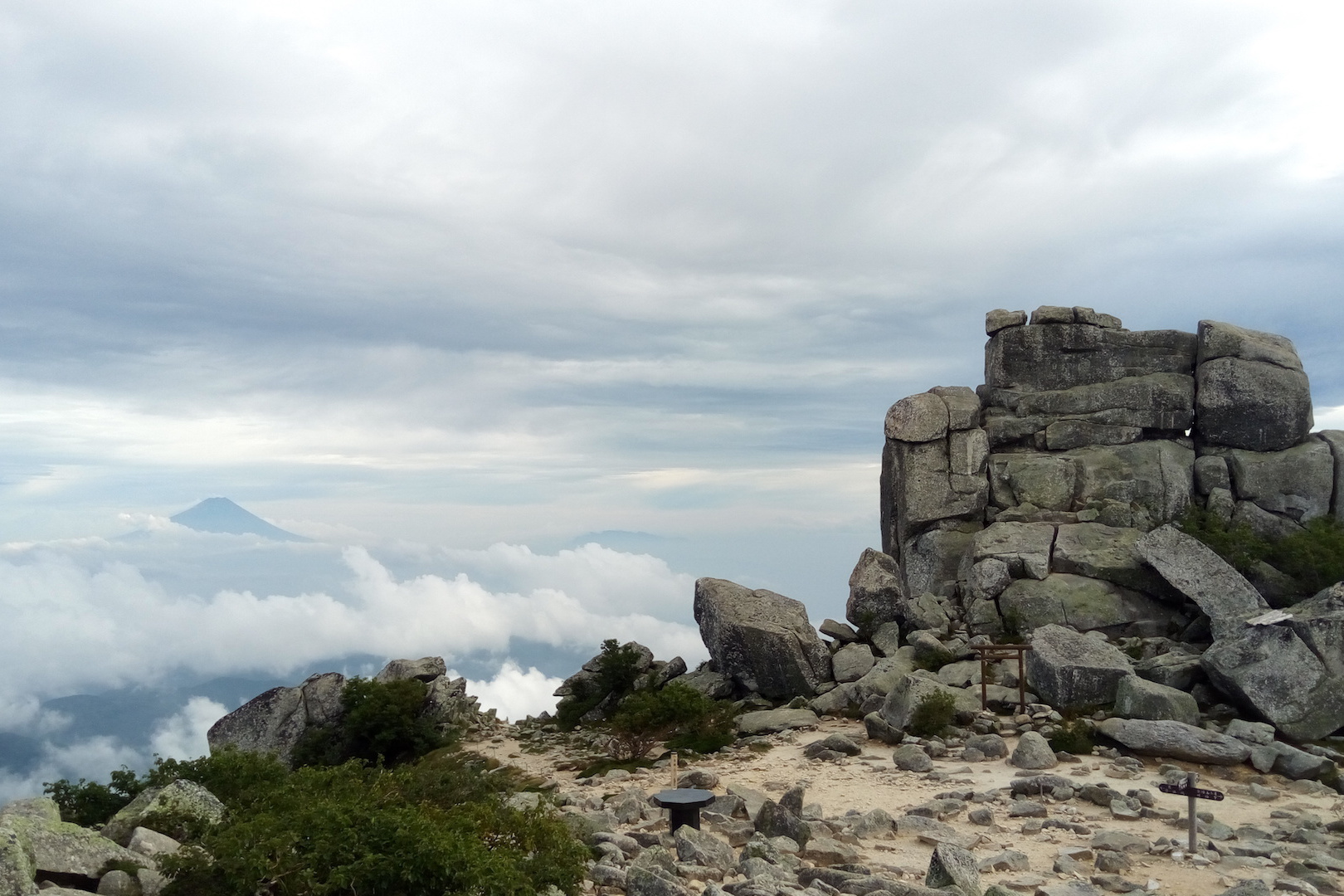 金峰山山頂から富士山